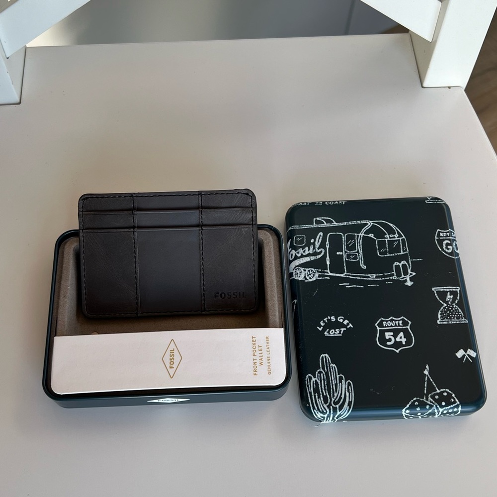 Fossil Everett Card Case Charcoal with Inner Camo Monstera Pattern